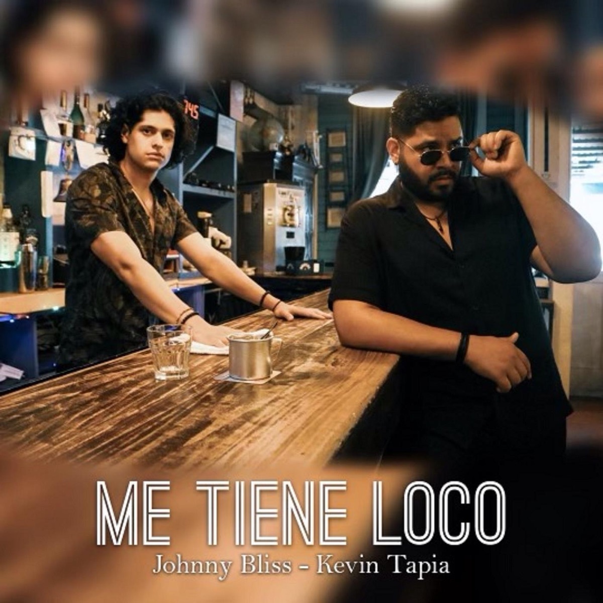 Me Tiene Loco - Single by Johnny Bliss & Kevin Tapia album cover