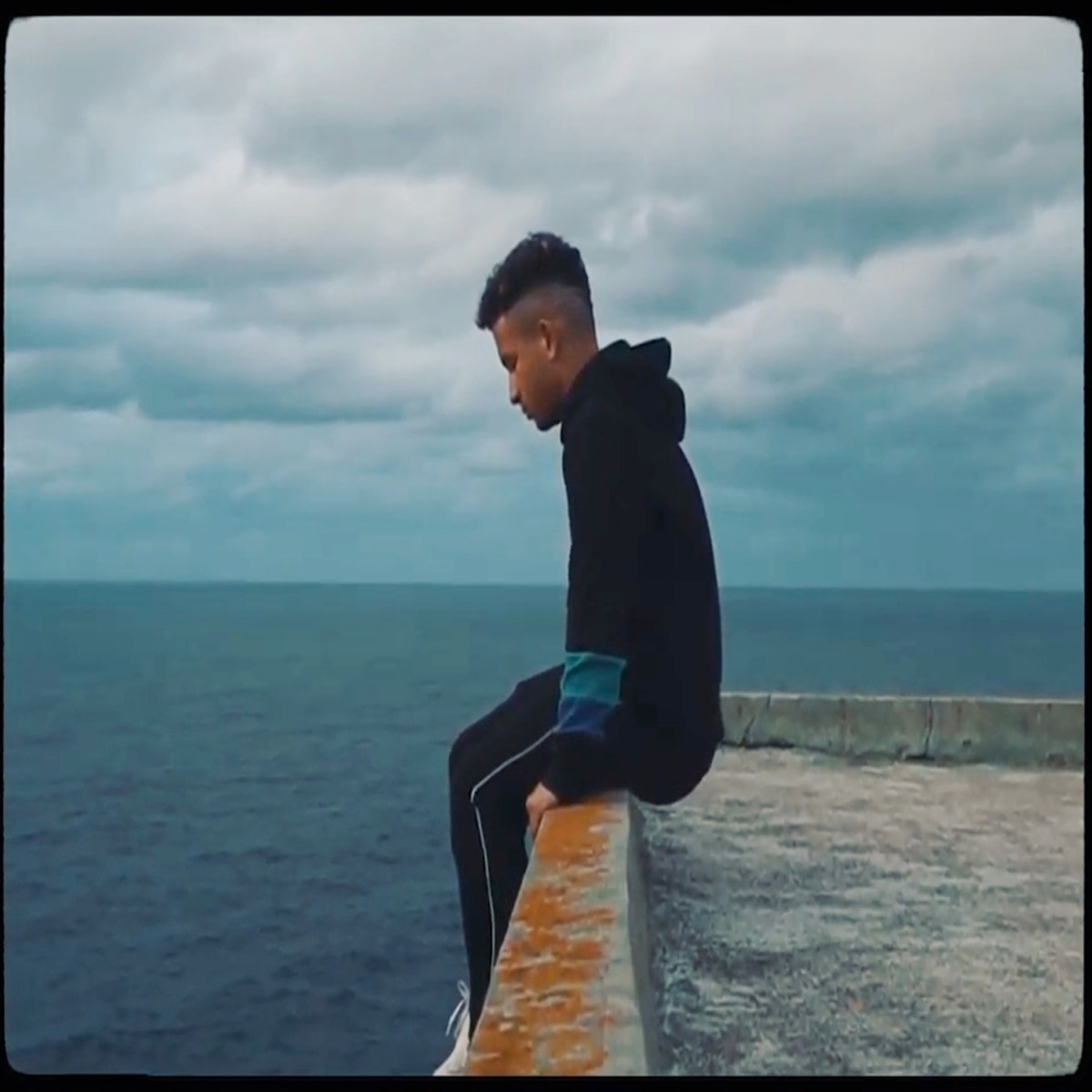 Cierra los ojos (feat. Sator The cuban flow) - Single by Malaje Music album cover