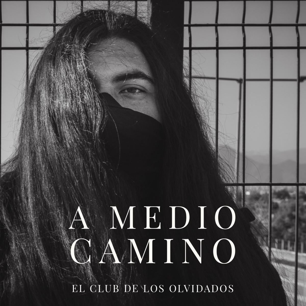 A Medio Camino - Single by El Club de los Olvidados album cover