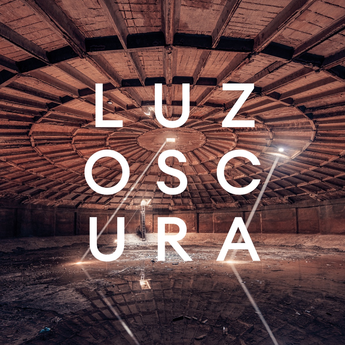 LUZoSCURA by Sasha album cover