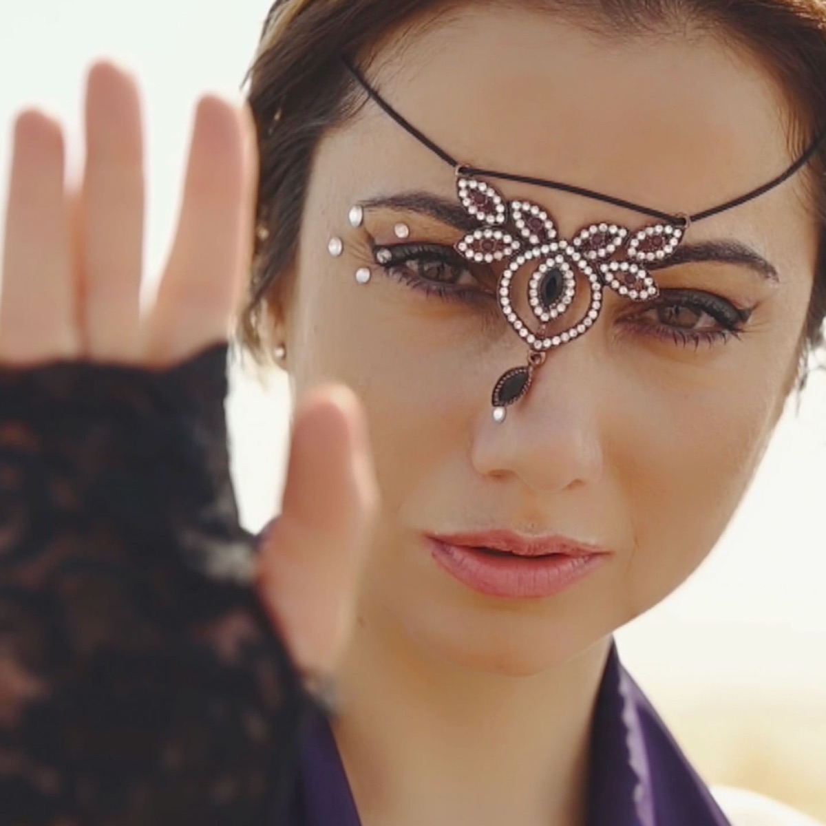 O Beni Çok Seviyor - Single by Müge Ökten album cover