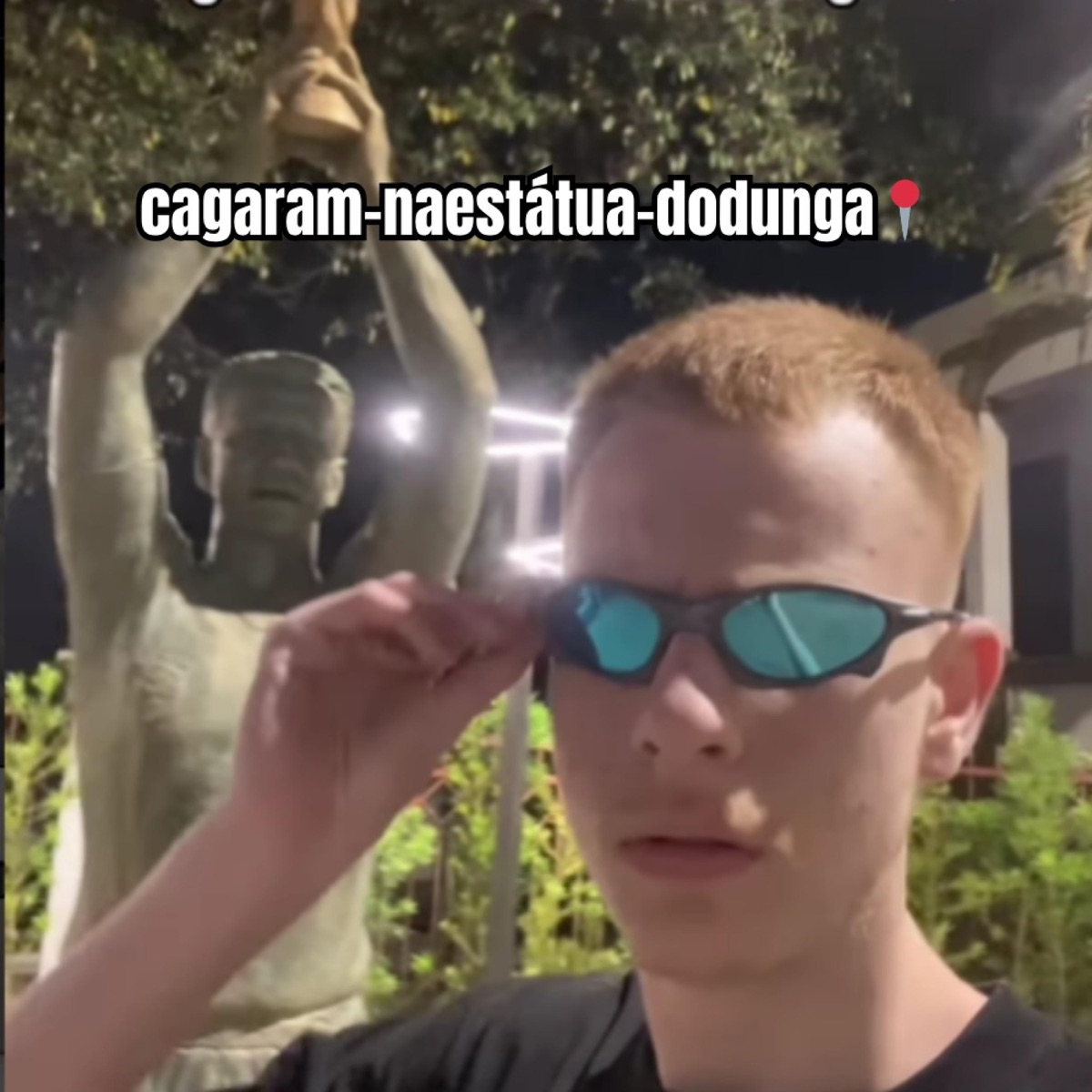 MEGA CAGARAM NA ESTÁTUA DO DUNGA - Single by YOG album cover