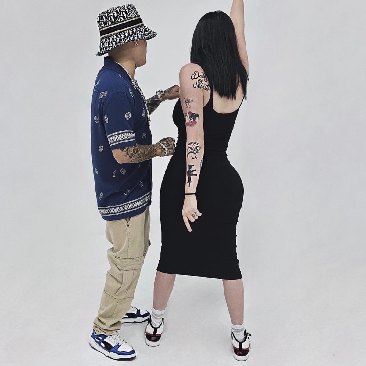 LA VECINA (feat. Chikis RA) - Single by Miamor Lozano album cover