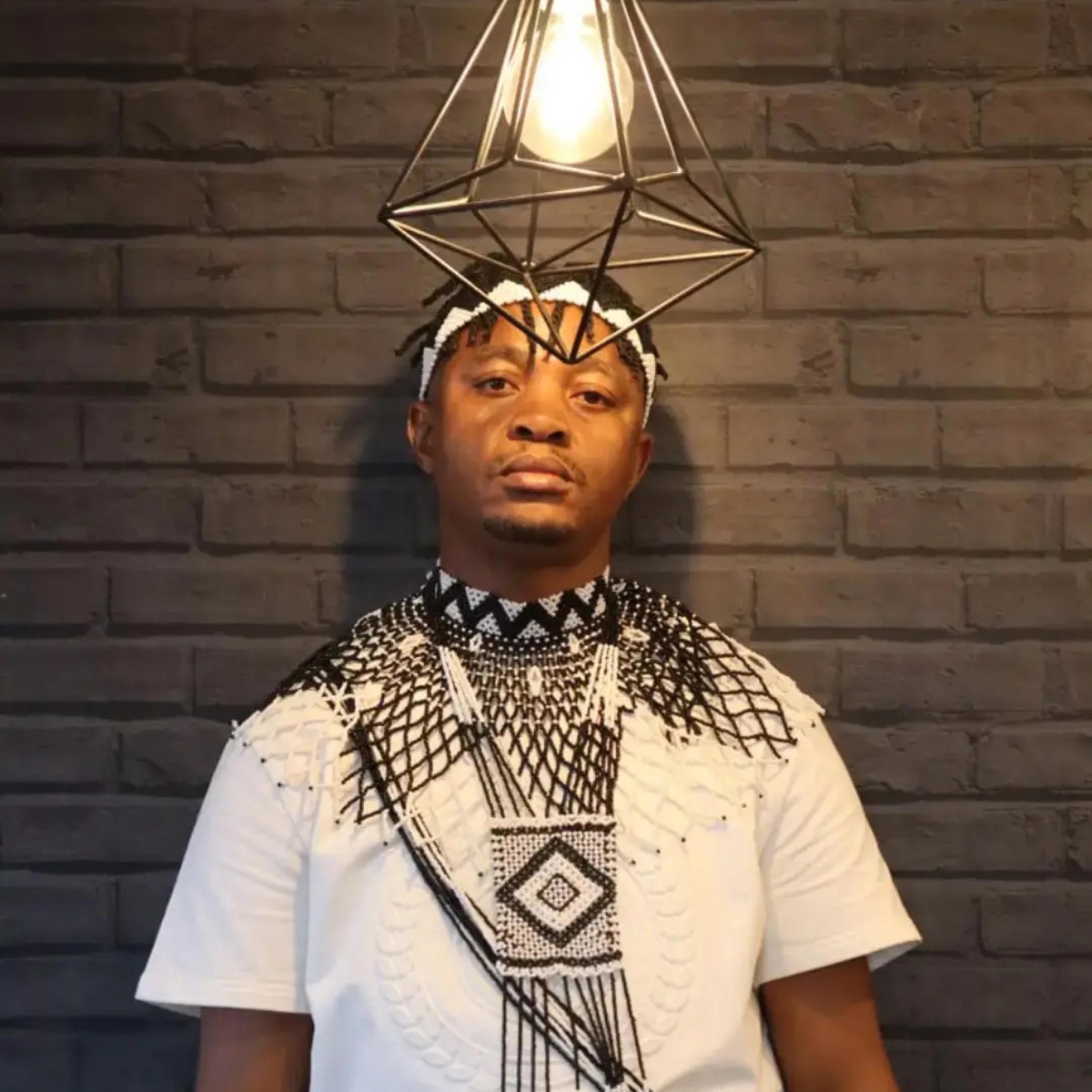 Ndingapha Ndiyaphila (feat. TJ Tsiki) - Single by Lwando album cover
