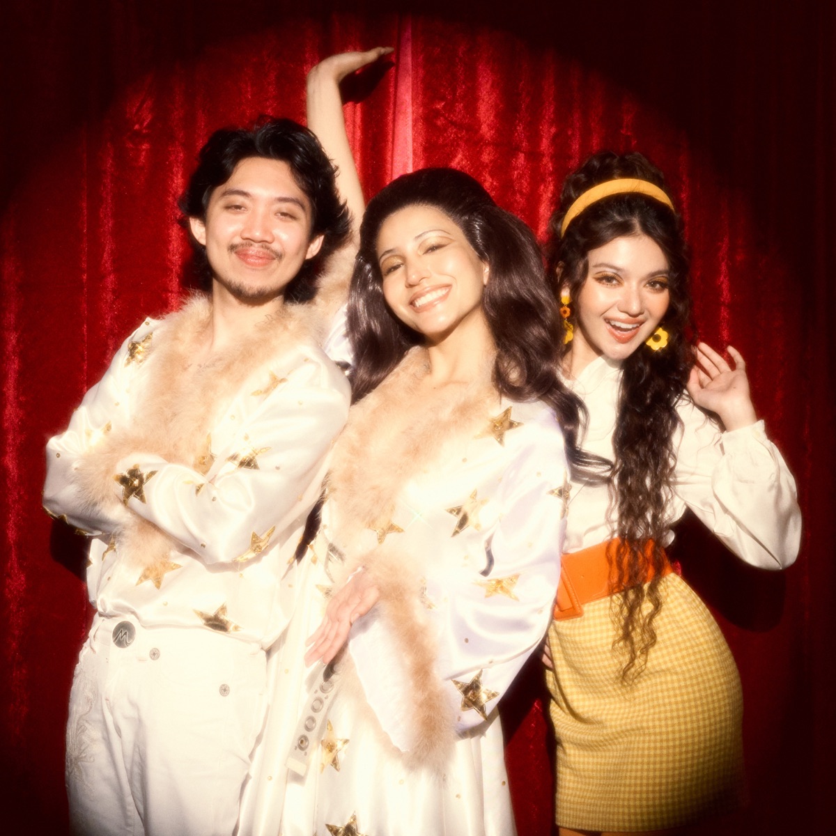 หวานใจผมน่ารักกว่าใคร (feat. สยาโม) - Single by เรนิษรา album cover