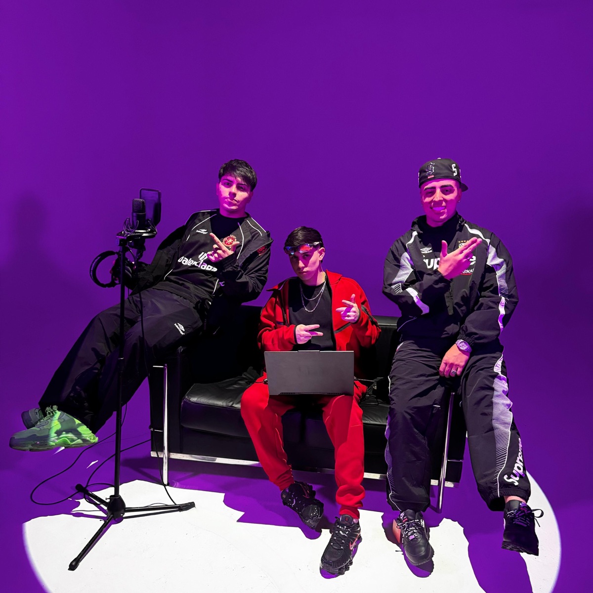 A Poca Luz - Single by Nico Jaffe, El Mala & Manssi album cover