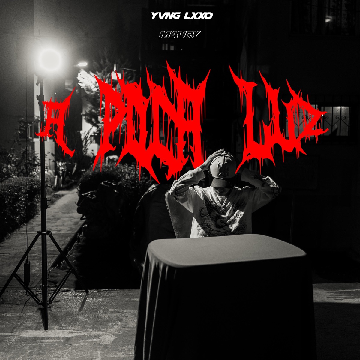A Poca Luz - Single by Yvng Lxxo & Maury album cover