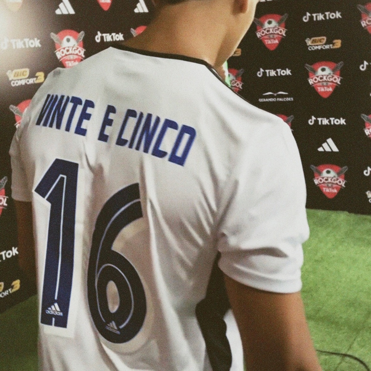 16 do Flamengo (Filipe Luís) - Single by MC Nau album cover