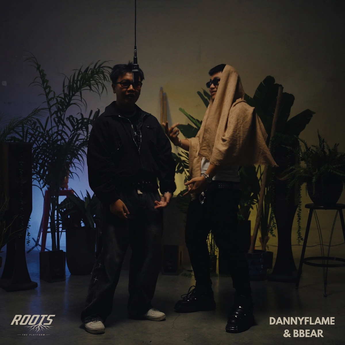 Underdawgs (feat. DANNY FLAME & B-Bear) - Single by Roots Platform album cover