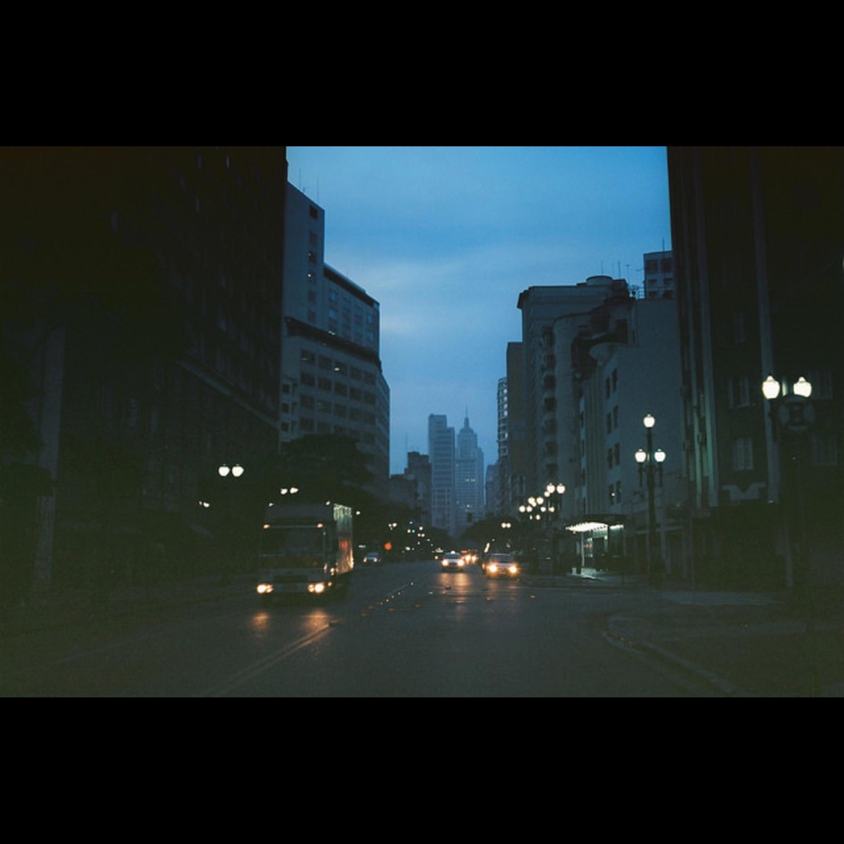 2Am - Single by Comodo album cover